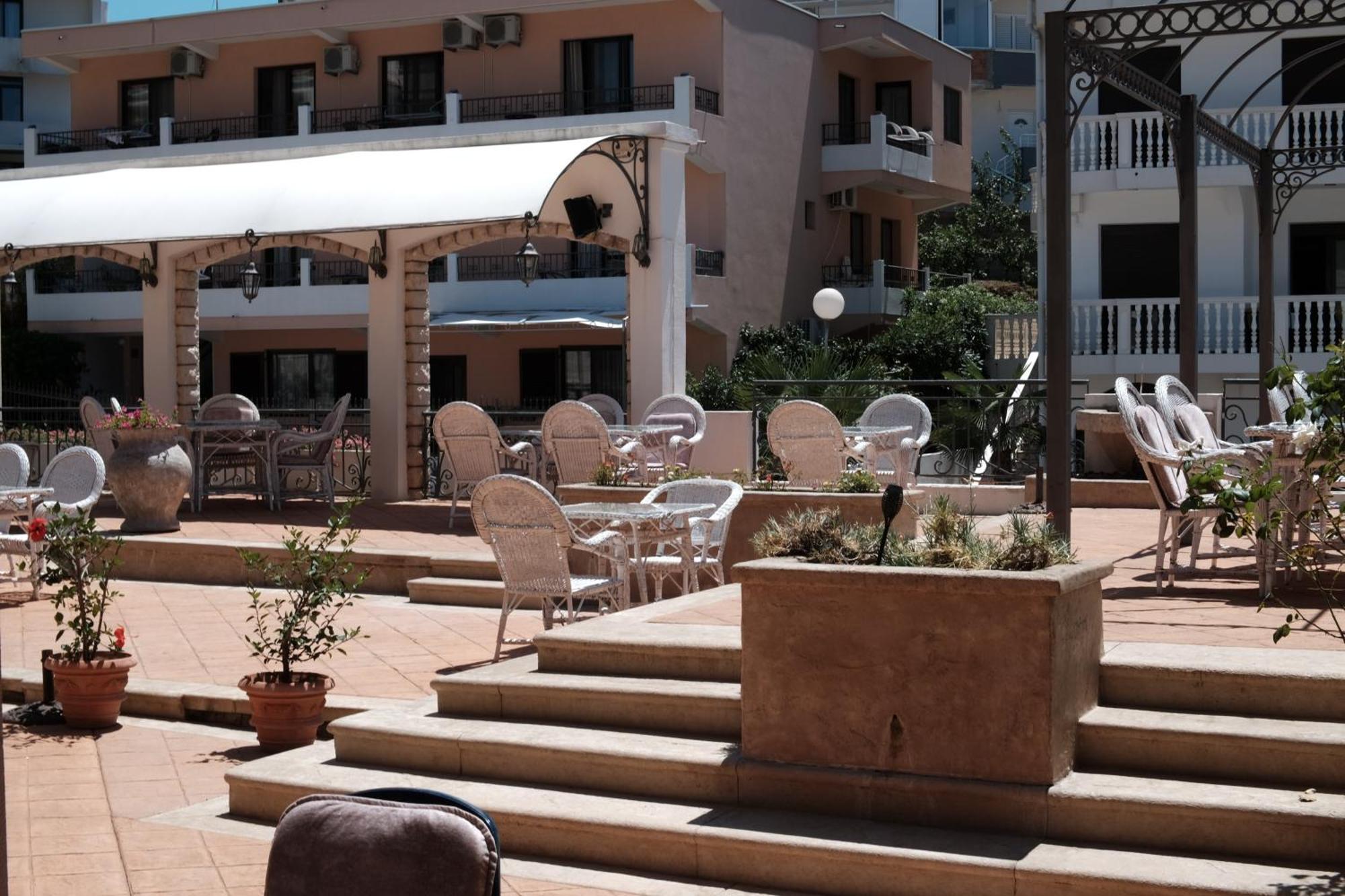 Hotel Kleopatra Ulcinj Exterior photo